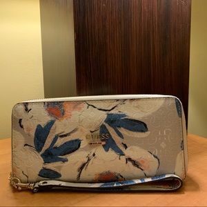 Guess (women’s wallet)